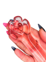 Łapy na wejściu: Różowe szkło