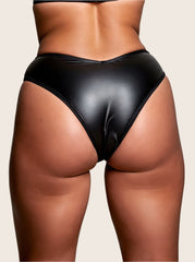 Krótki opis tortur: Obsydianowa czerń