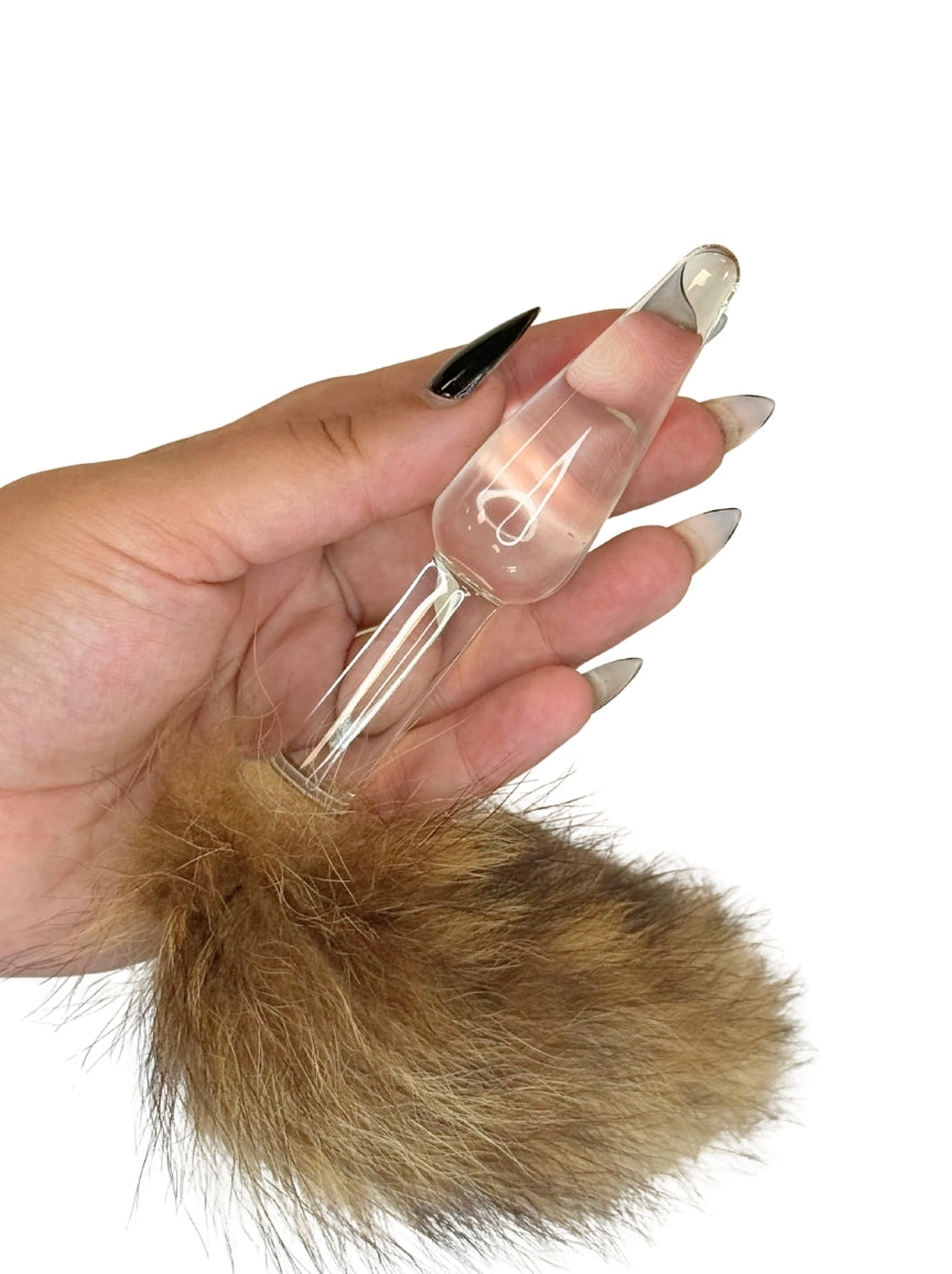 Tell No Tails: Przezroczyste szkło